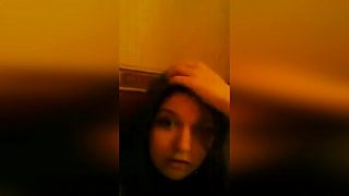 若いロシアの女の子がバスルームのカメラで自分自身を撃ちます-porn-chat.space